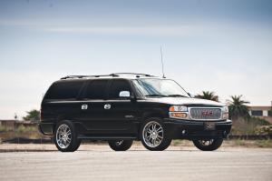 GMC Yukon XL Denali 2005 года